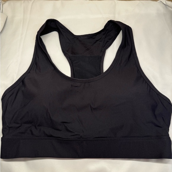 Fabletics On-The-Go Medium Impact Sports Bra - Picture 4 of 4